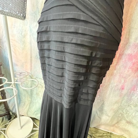 📌Xscape Mermaid Style Asymmetrical Neckline Prom - Ball - Formal Evening Dress - Picture 4 of 16